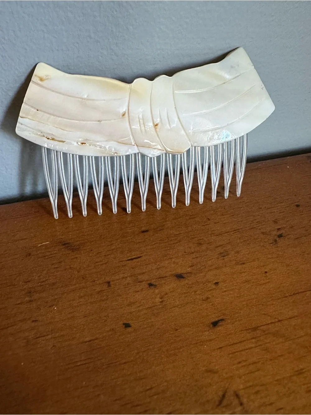 Carved Bow Hair Comb MOP